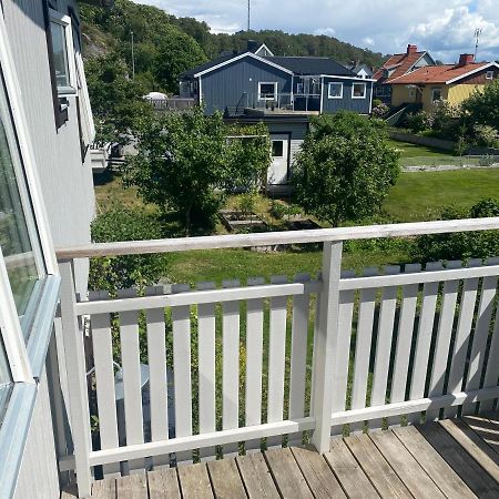 Cheerful Three Room Villa At Stroemstad City Center Екстериор снимка