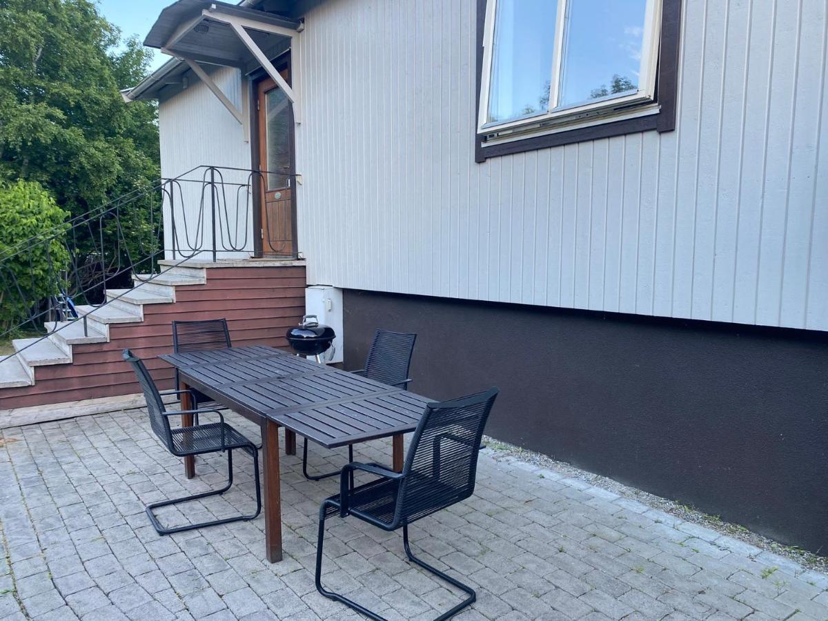 Cheerful Three Room Villa At Stroemstad City Center Екстериор снимка